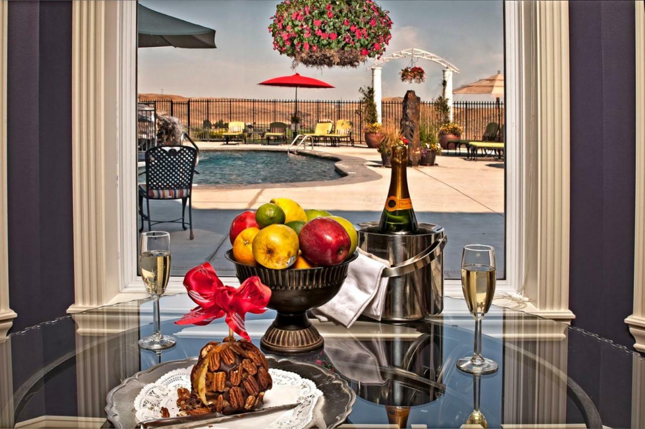 Touchet Cameo Heights Mansion And The Vine Fine Dining Restaurant B&B 외부 사진