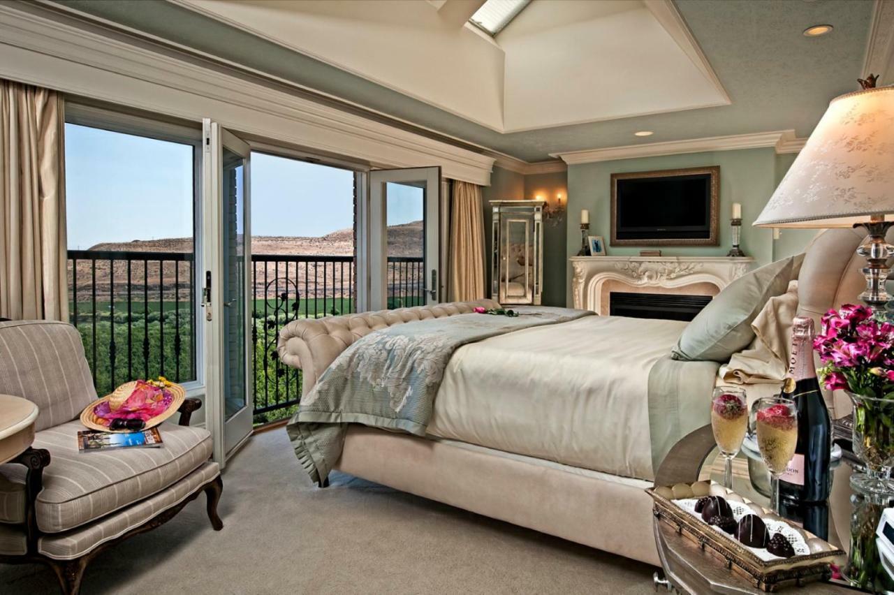 Touchet Cameo Heights Mansion And The Vine Fine Dining Restaurant B&B 외부 사진