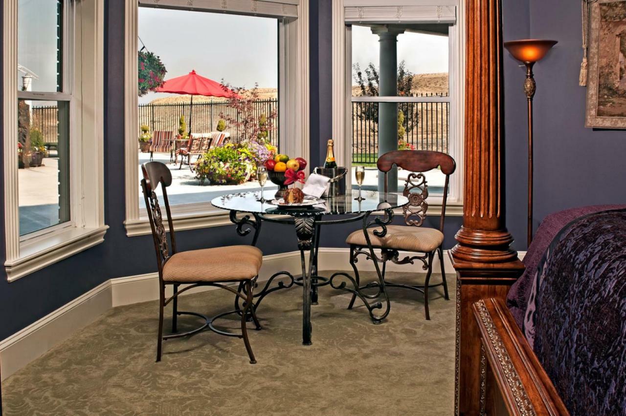 Touchet Cameo Heights Mansion And The Vine Fine Dining Restaurant B&B 외부 사진