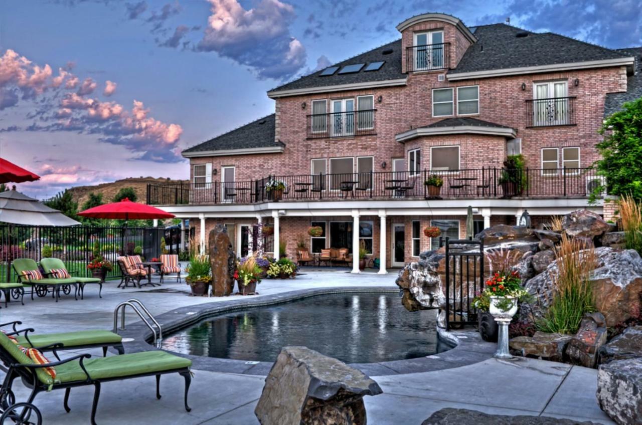 Touchet Cameo Heights Mansion And The Vine Fine Dining Restaurant B&B 외부 사진